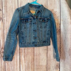 LEVI’S Distressed Jean Trucker Jacket XS